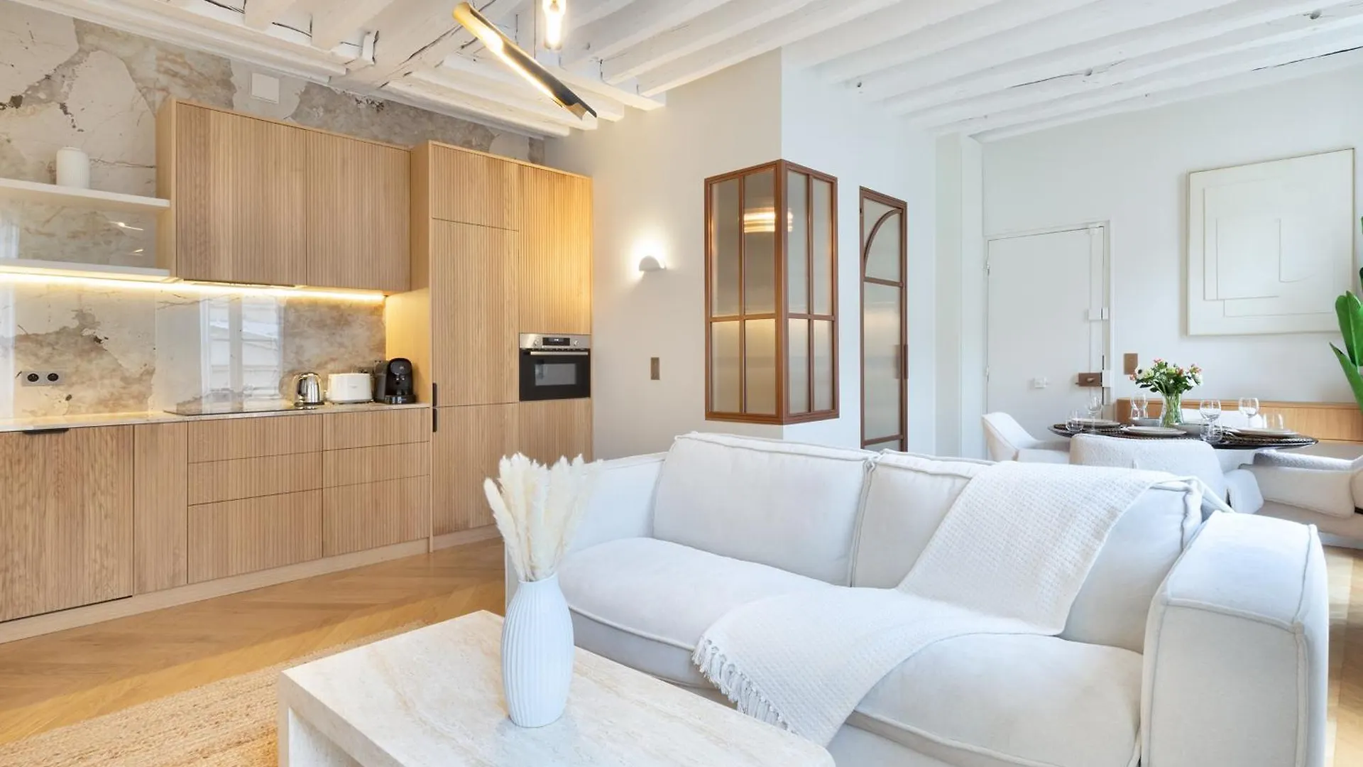 Luxury Apartment Saint Honore II Parijs