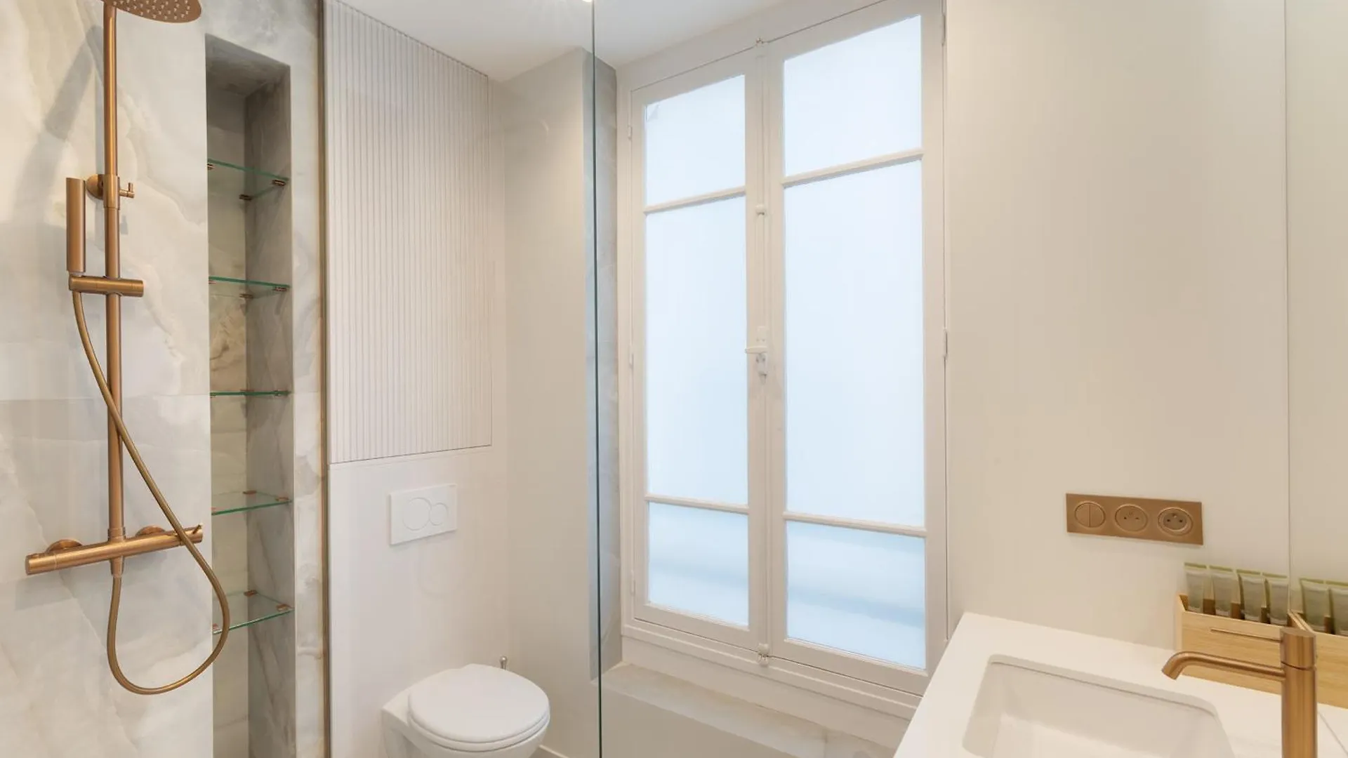 Luxury Apartment Saint Honore II Parijs